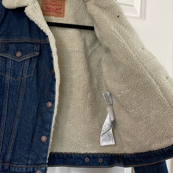 Levi’s Denim Sherpa-Lined Jean Jacket - Picture 5 of 7